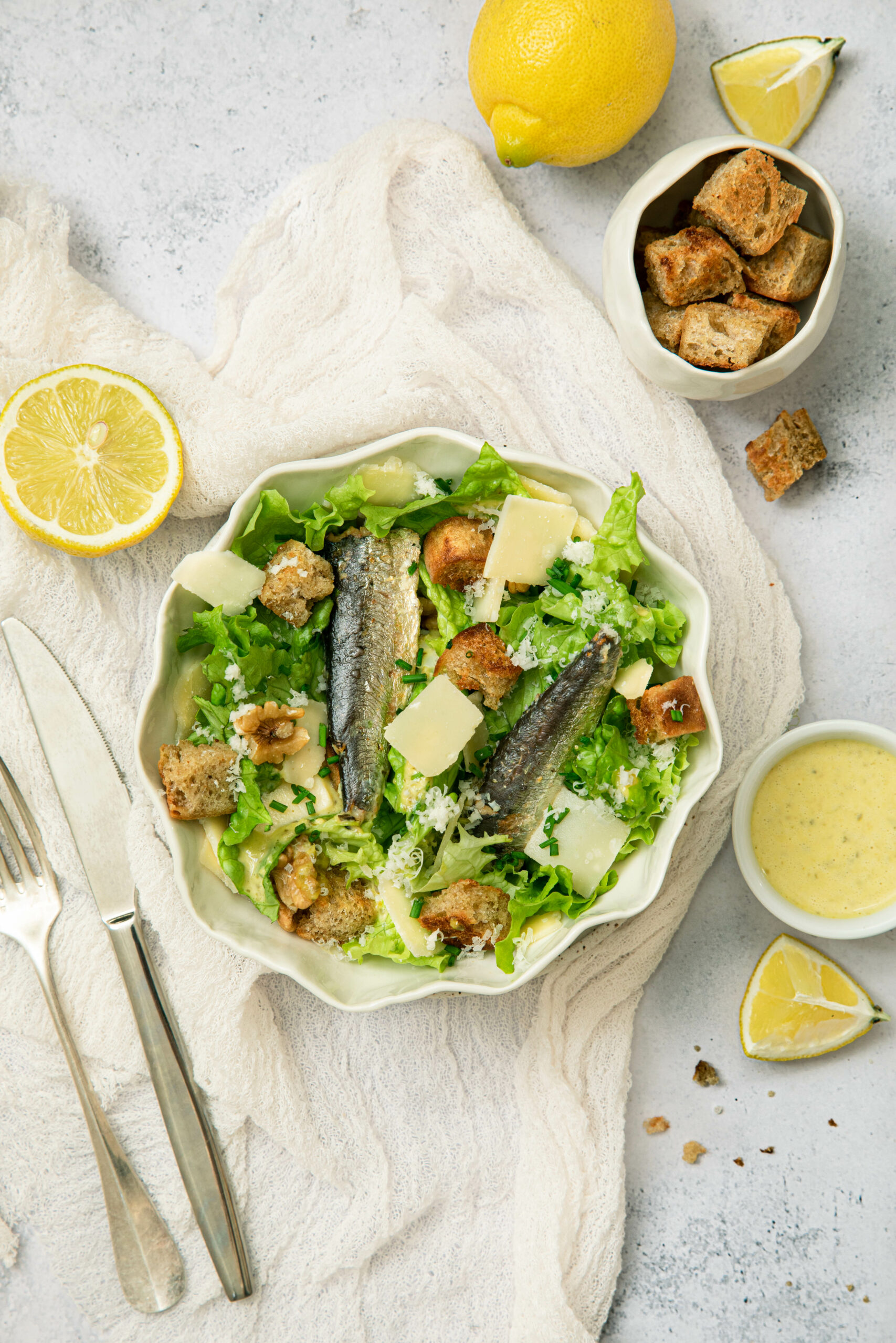 Salade César aux sardines citron