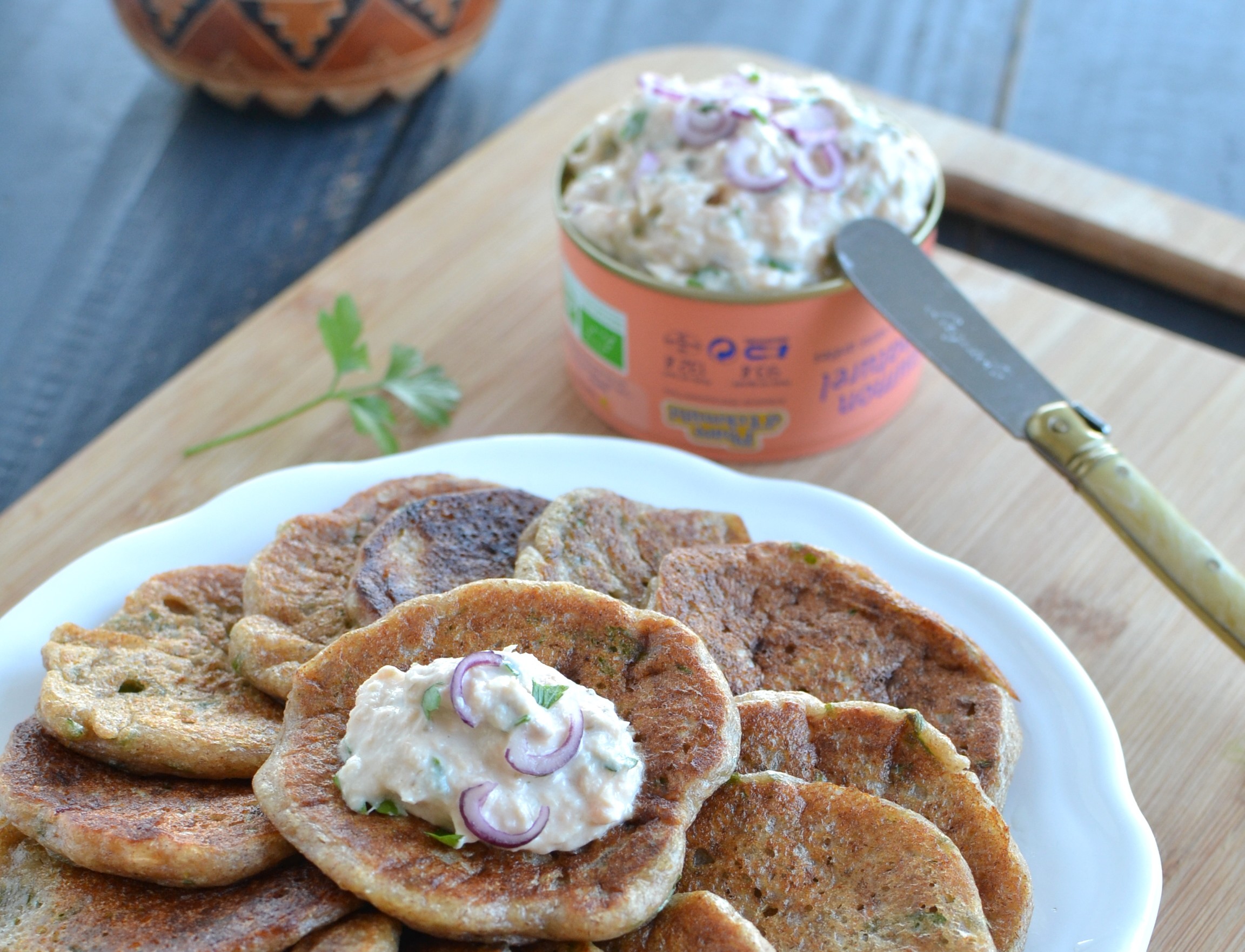 blinis-au-persil-et-creme-saumon