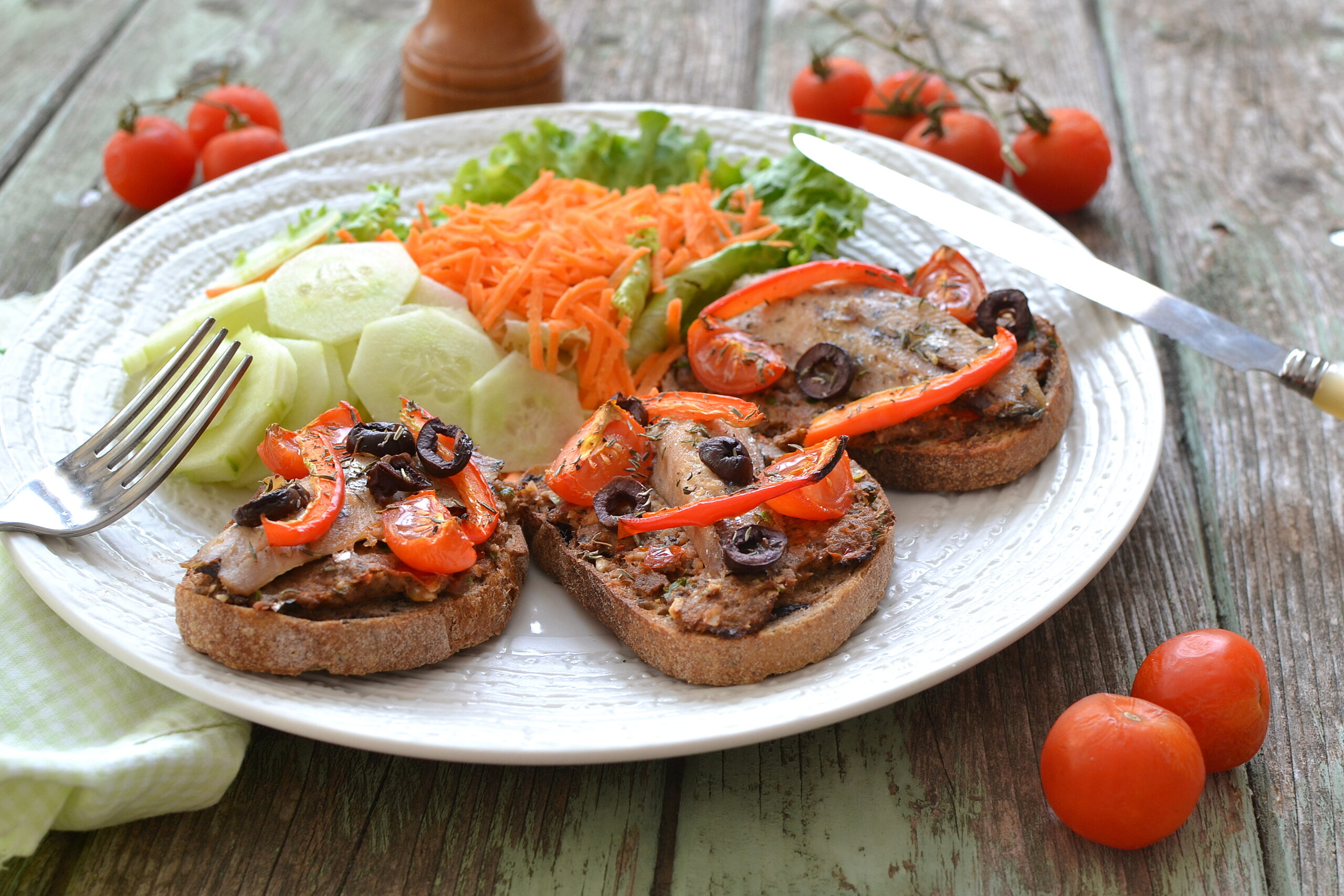 tartine-bruschetta-sardines-olive-aneth